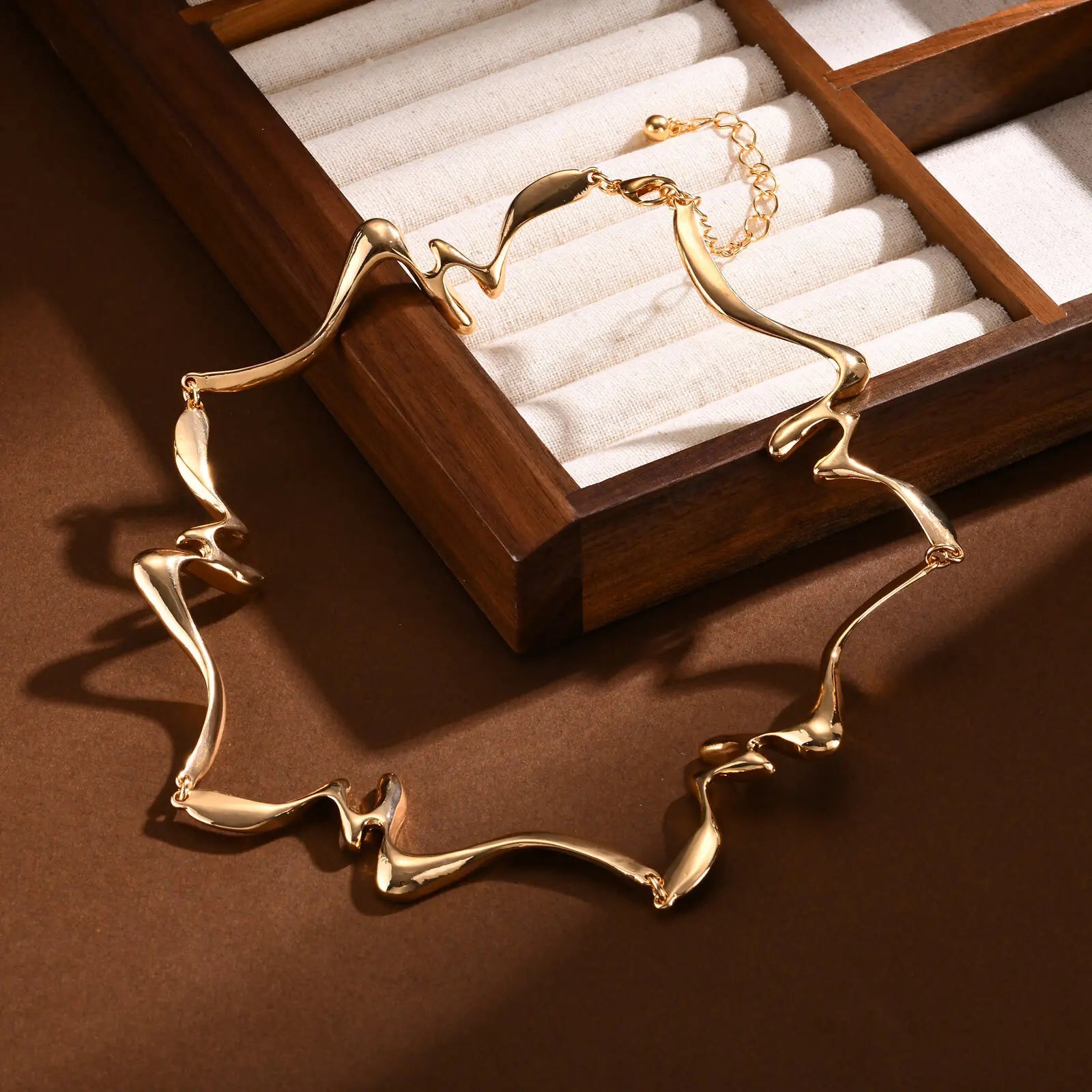 Fluid Wave Gold Necklace & Bracelet Set for Delicate Refinement