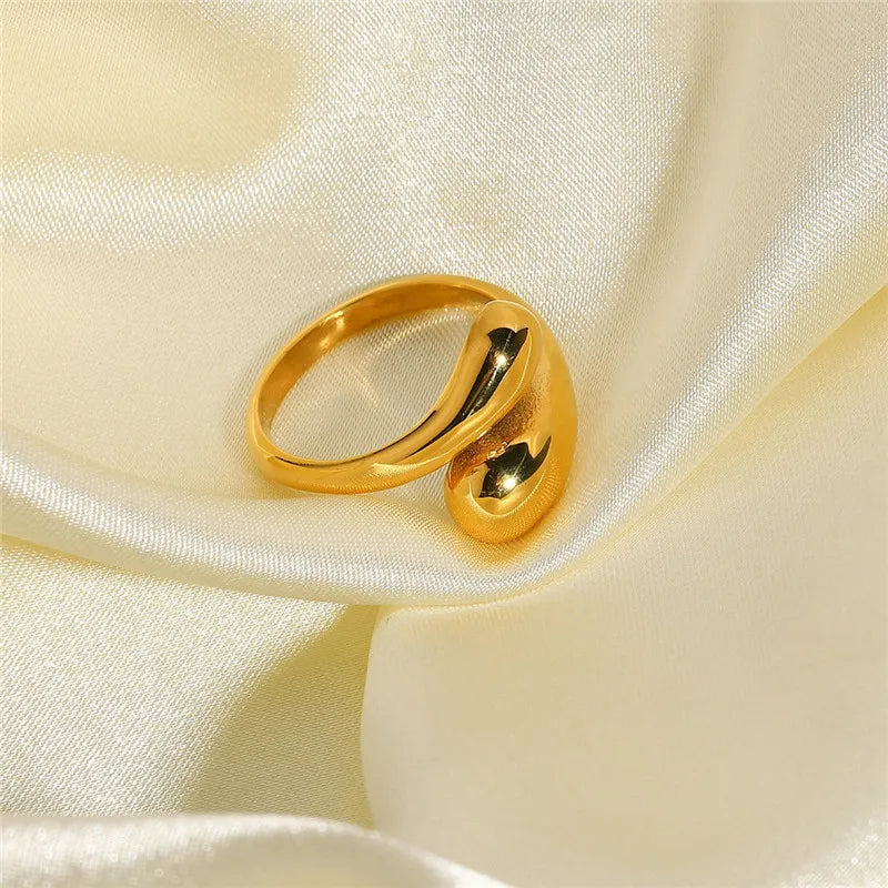Elegant Teardrop Gold Jewelry Set for Timeless Sophistication
