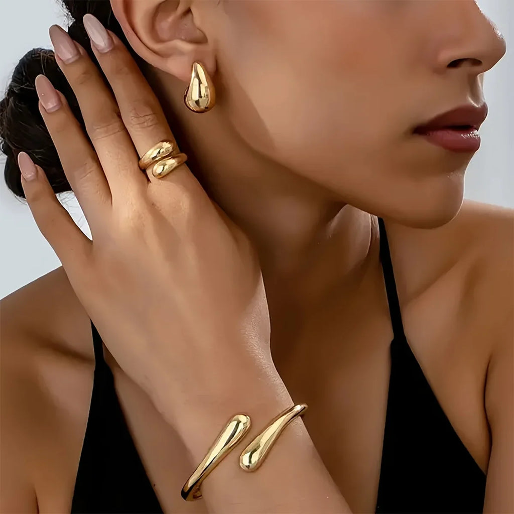 Elegant Teardrop Gold Jewelry Set for Timeless Sophistication